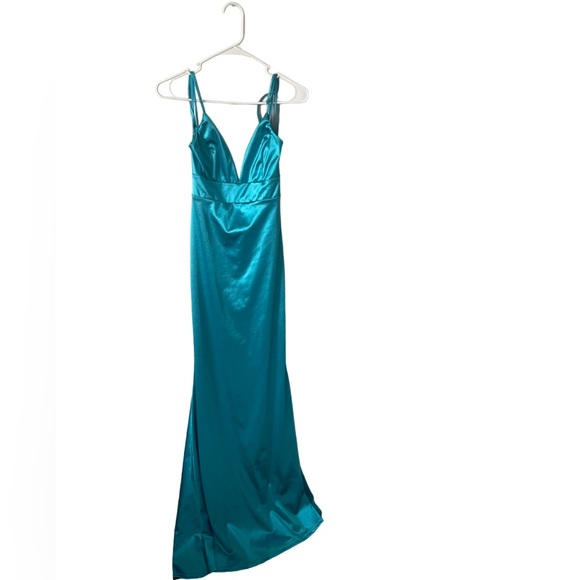 Formal dress size Medium. Maxi length - Picture 1 of 6
